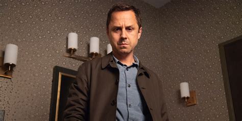 Sneaky Pete Season 3 .